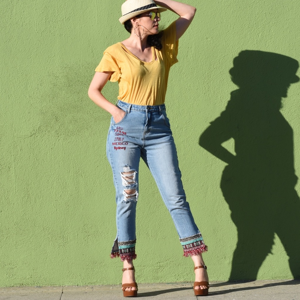 SOMEDAYS LOVIN Embroidered High-Waisted Jeans S